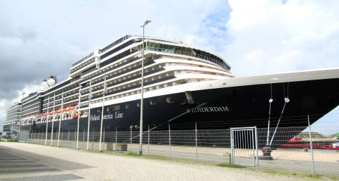 ZUIDERDAM in IJmuiden, 25 mei 2024