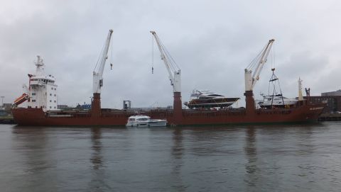 Anjeliersgracht in IJmuiden, 15 apr 2016