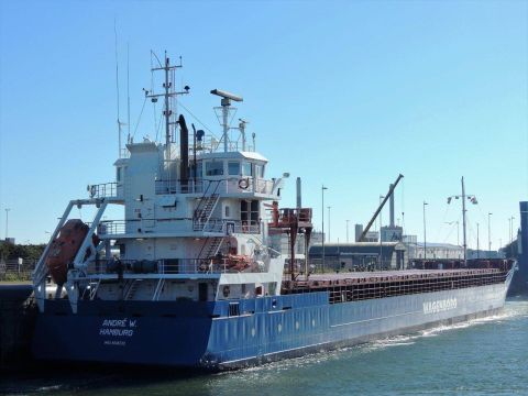 ANDRE W in IJmuiden, 17 aug 2016
