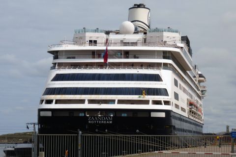 Cruiseschip ZAANDAM Komt Bunkeren In IJmuiden