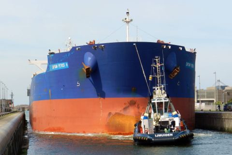 Captain Petros H in IJmuiden, 10 mei 2015