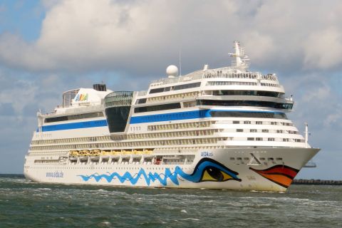 AIDAsol in IJmuiden, 19 mei 2015
