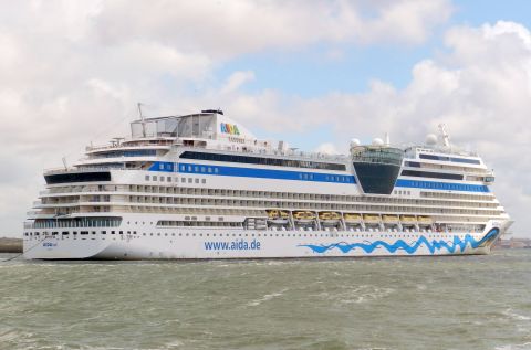 AIDAsol in IJmuiden, 19 mei 2015