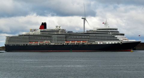 QUEEN ELIZABETH in IJmuiden, 31 mrt 2022