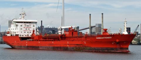 HARBOUR PIONEER in IJmuiden, 13 apr 2022