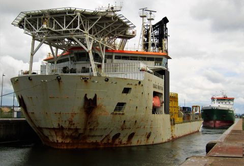 ISAAC NEWTON En THUN VENERN In Noordersluis in IJmuiden, 30 apr 2022