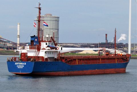 ANTONIA B in IJmuiden, 4 mei 2022