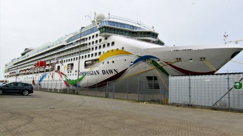 NORWEGIAN DAWN in IJmuiden, 11 mei 2022