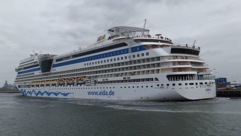 AIDAsol in IJmuiden, 23 mei 2015