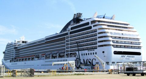 MSC POESIA in IJmuiden, 2 mei 2024