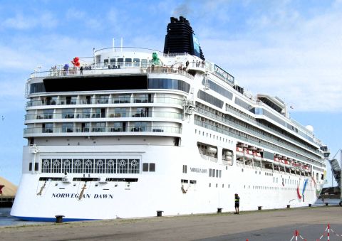 NORWEGIAN DAWN in IJmuiden, 22 jul 2024