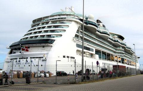 JEWEL OF THE SEAS in IJmuiden, 10 aug 2024