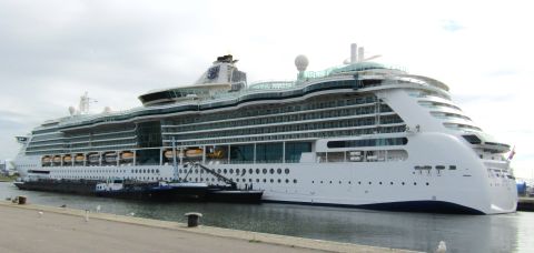 JEWEL OF THE SEAS in IJmuiden, 10 aug 2024