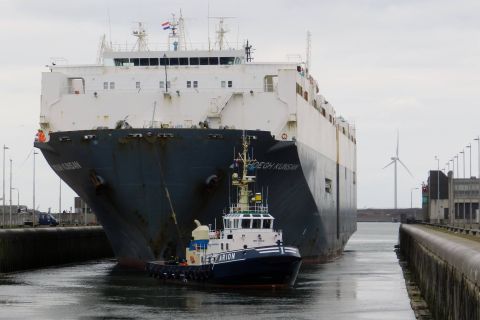 HOEGH KUNSAN in IJmuiden, 9 jun 2015