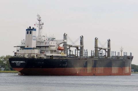 CAPTAINYANNIS L in IJmuiden, 17 jun 2015