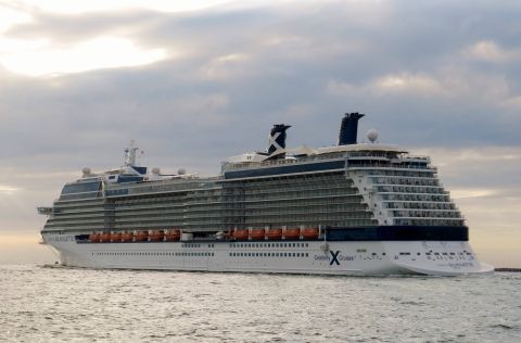 CELEBRITY SILHOUETTE in IJmuiden, 21 jun 2015