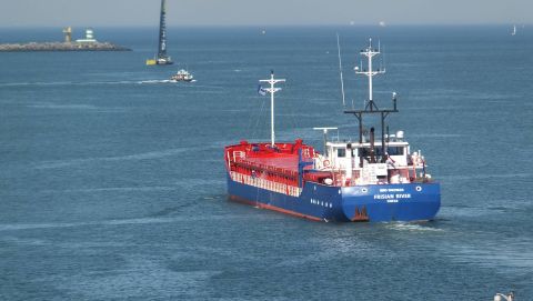 FRISIAN RIVER in IJmuiden, 1 jul 2015