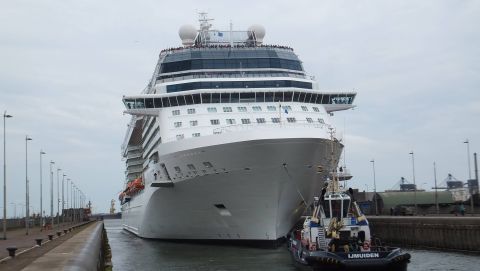 CELEBRITY SILHOUETTE in IJmuiden, 26 jul 2015