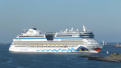 AIDAbella in IJmuiden, 2 okt 2015