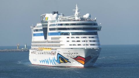 AIDAbella in IJmuiden, 2 okt 2015