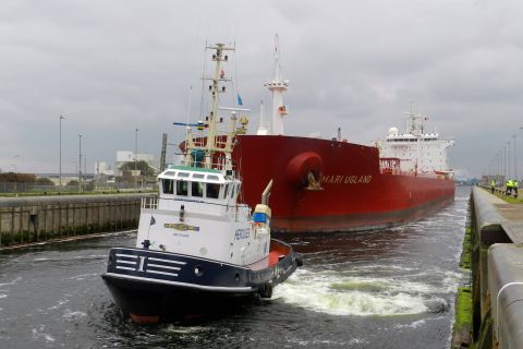 MARY UGLAND in IJmuiden, 14 okt 2015