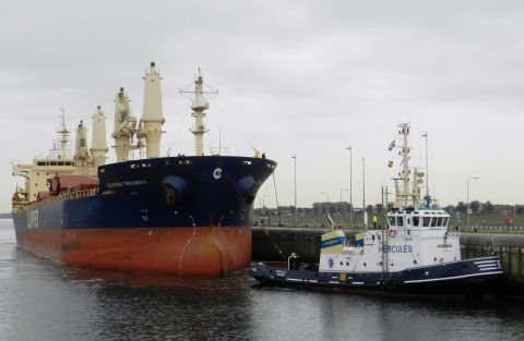 CLIPPER TRIUMPH in IJmuiden, 23 okt 2015