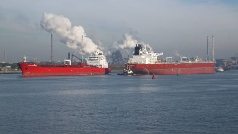 STI ALEXIS En HAFNIA MALACCA in IJmuiden, 2 nov 2015