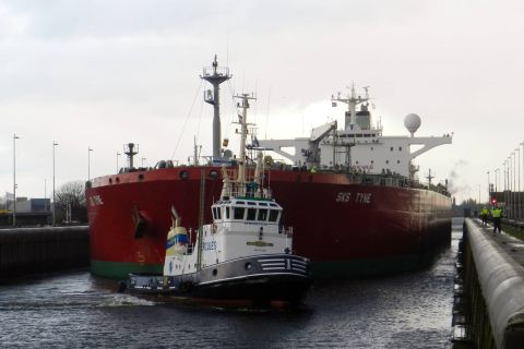 SKS TYNE in IJmuiden, 25 nov 2015