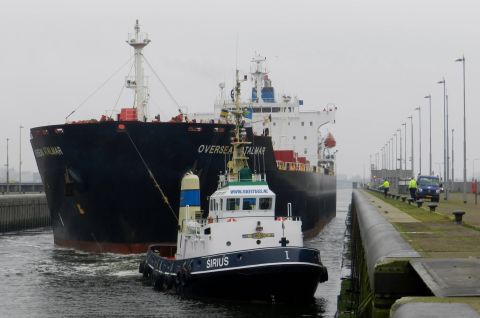 OVERSEAS ATALMAR in IJmuiden, 27 nov 2015