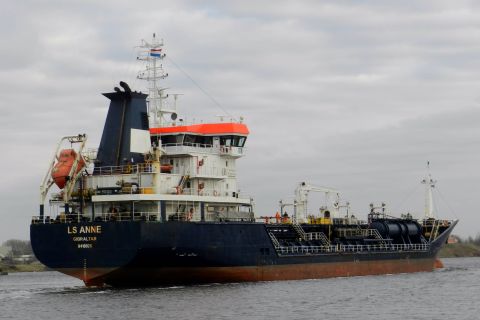 LS ANNE in IJmuiden, 2 dec 2015
