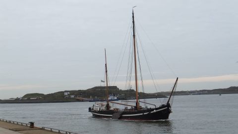 BROEDERTROUW in IJmuiden, 3 dec 2015