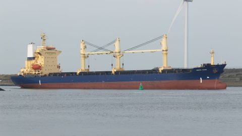 SOUTH RIVER in IJmuiden, 8 dec 2015