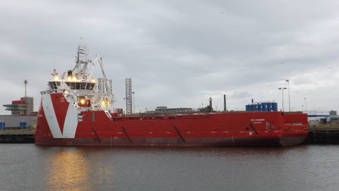 VOS PARADISE in IJmuiden, 11 dec 2015