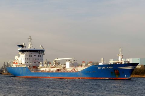 BIT OKTANIA in IJmuiden, 28 dec 2015