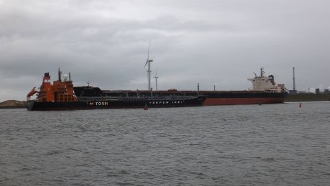 TORM LOTTE En POLYMNIA in IJmuiden, 30 jan 2016