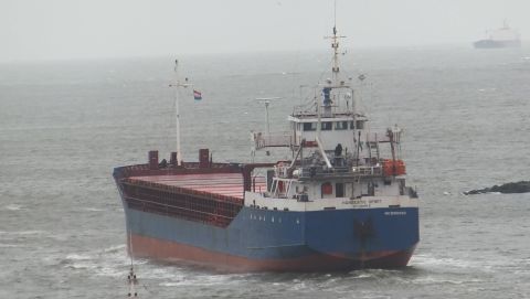 HANSEATIC SPIRIT in IJmuiden, 5 feb 2016