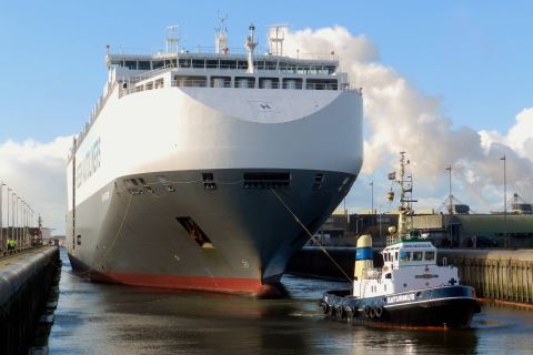 HOEGH AMSTERDAM in IJmuiden, 15 feb 2016