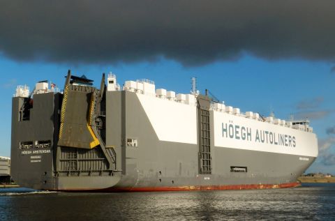HOEGH AMSTERDAM in IJmuiden, 15 feb 2016