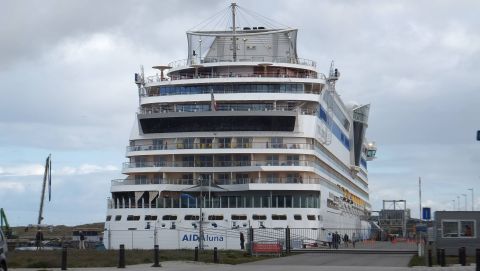 AIDAluna in IJmuiden, 23 apr 2016