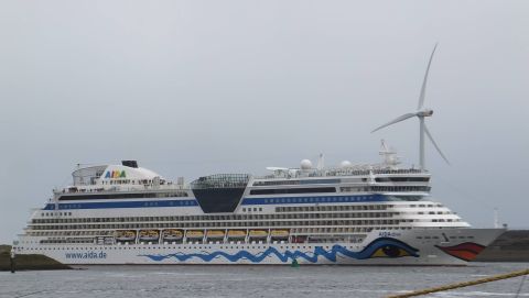 AIDAdiva in IJmuiden, 25 apr 2016
