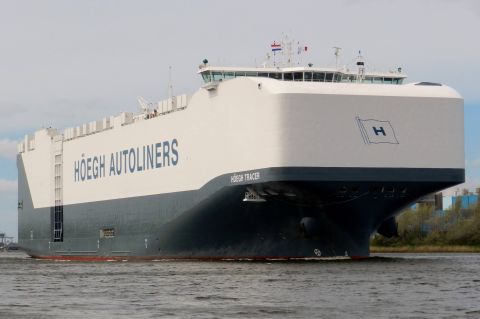 HOEGH TRACER in IJmuiden, 29 apr 2016