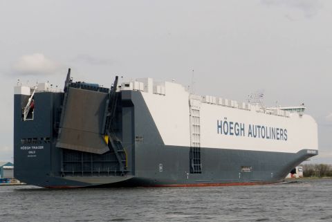 HOEGH TRACER in IJmuiden, 29 apr 2016