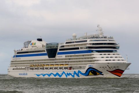 AIDAsol in IJmuiden, 15 mei 2016