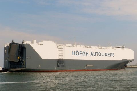 HOEGH TRIGGER in IJmuiden, 27 mei 2016