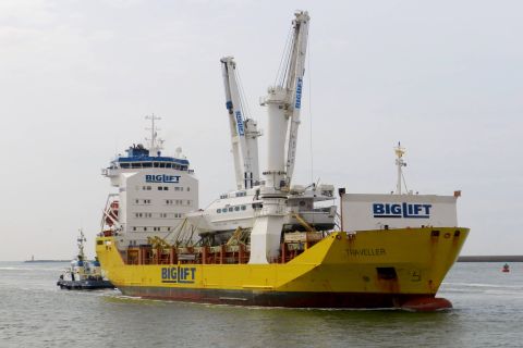 Traveller in IJmuiden, 12 jun 2016