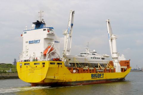 Traveller in IJmuiden, 12 jun 2016