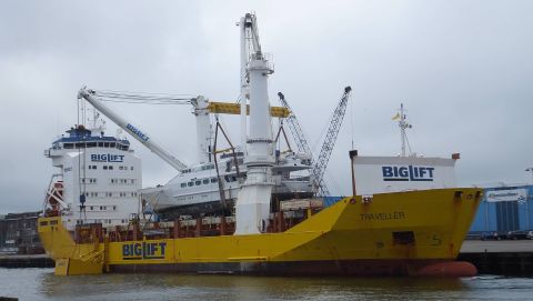 Traveller in IJmuiden, 13 jun 2016