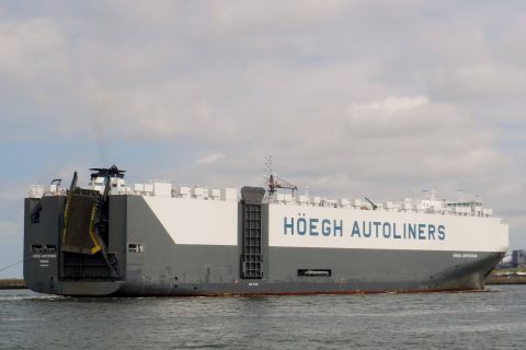HOEGH AMSTERDAM in IJmuiden, 19 jun 2016