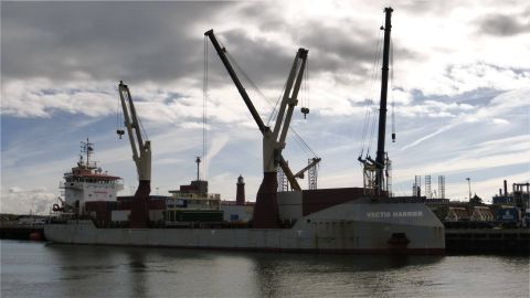 VECTIS HARRIER in IJmuiden, 15 aug 2016