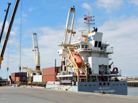 VECTIS HARRIER in IJmuiden, 15 aug 2016